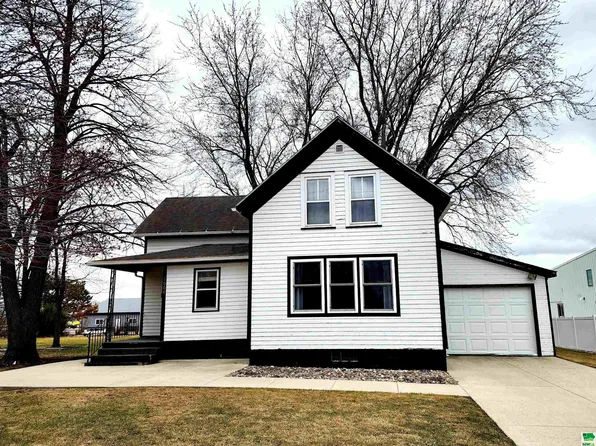 1004 Railroad St, Boyden, IA 51234