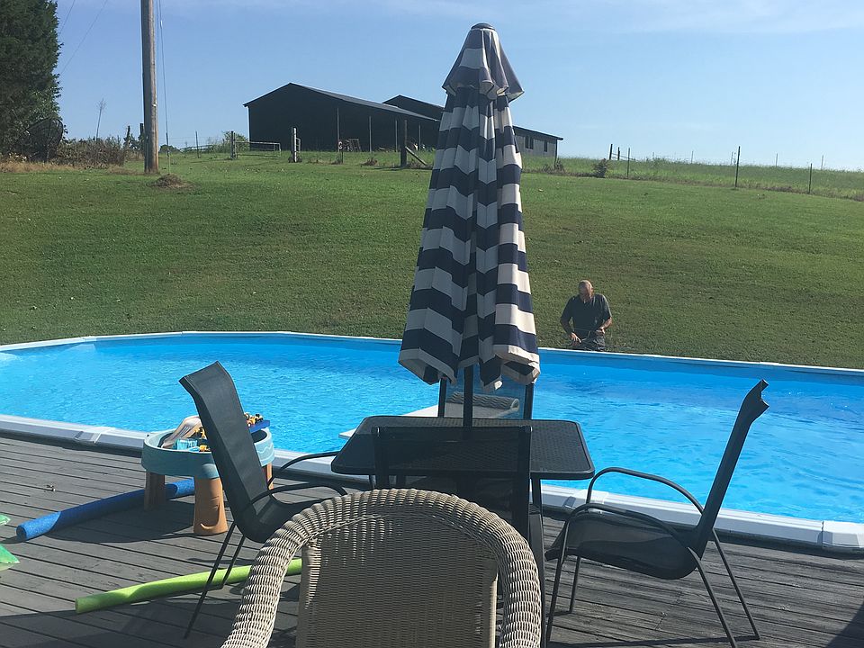 Pool 18 x 28 5 1/2 foot deep