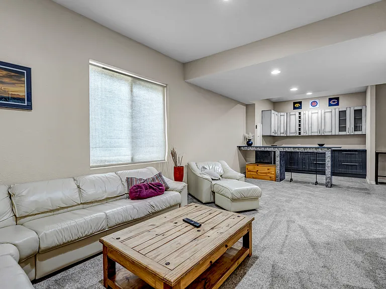 Large Basement with Bar Area