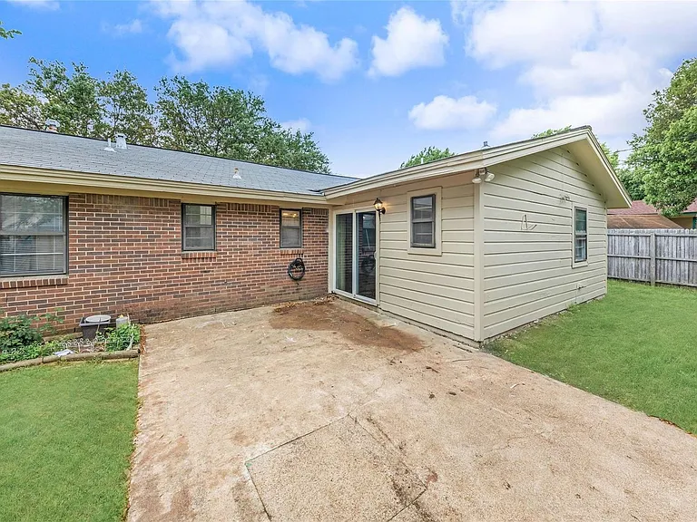 2717 Wesleyan Dr — Photo 10