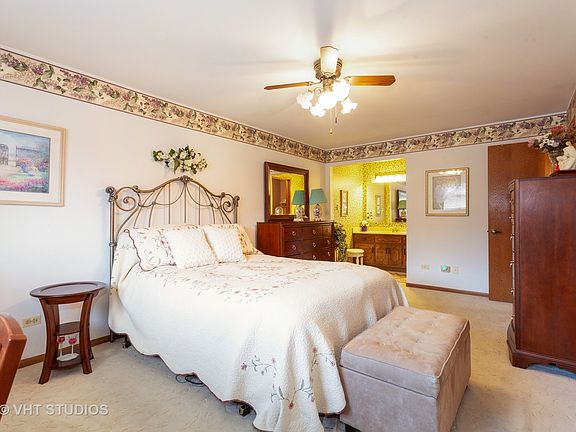 5th image of 15712 Deerfield Ct Unit 2S