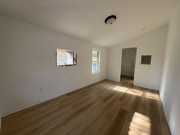 2nd image of 1103 Dunbar St #4