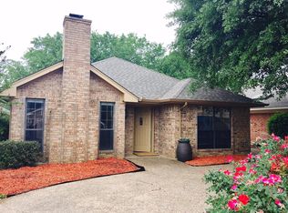 1207 Meadow Ridge Dr, Denton, TX 76201