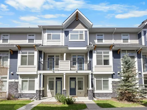 309 N Wentworth Row SW, Calgary, AB T3H 1W7