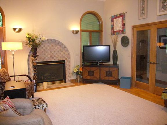 4th image of 550 Meadowdale Dr