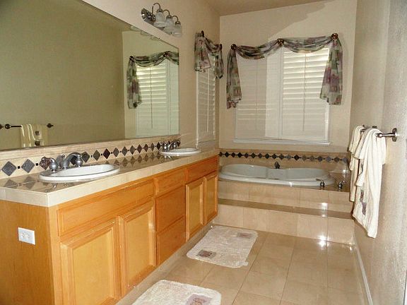 4th image of 3961 Emerald Isle Ln