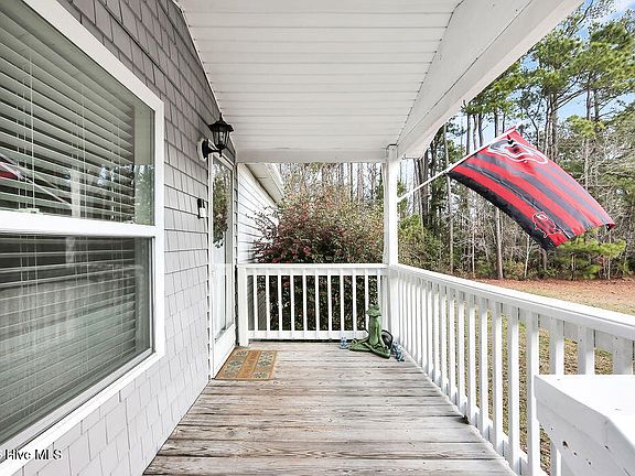 3rd image of 132 Holiday Drive