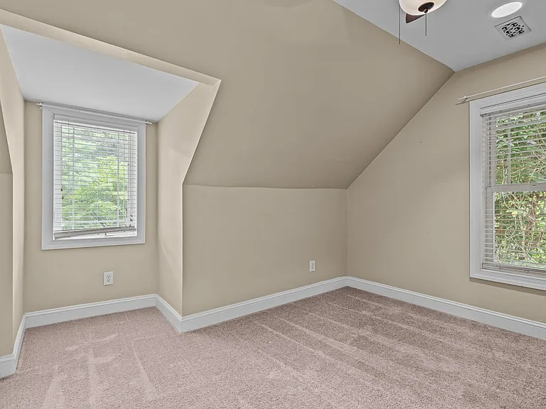 835 N Ashe St — Photo 49