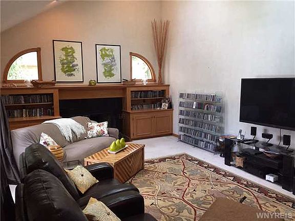 3rd image of 5560 Woodbine Ct