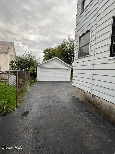 2nd image of 1609 Avenue B