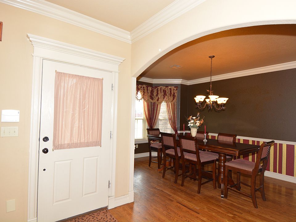 Entry & Large Formal Dining 