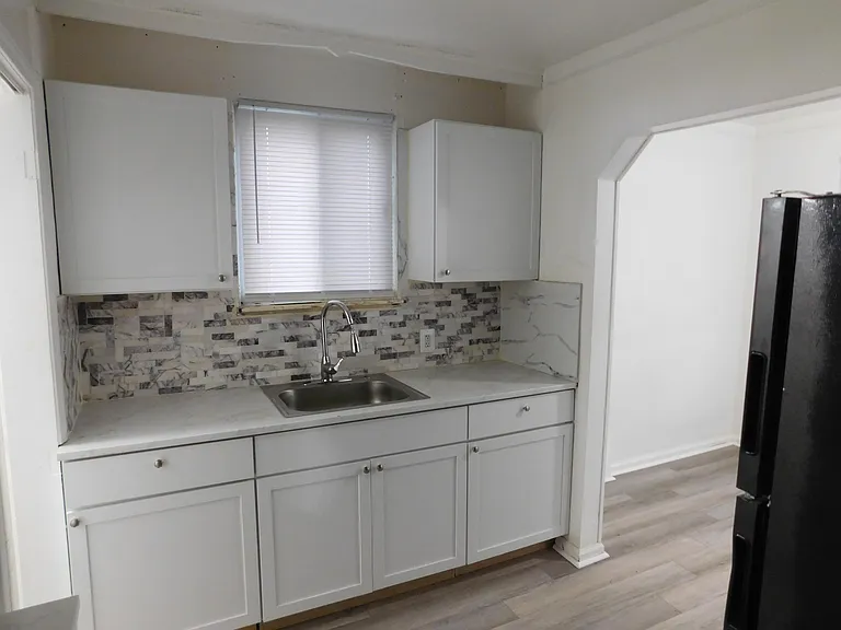 6490 Stahelin Ave — Photo 11
