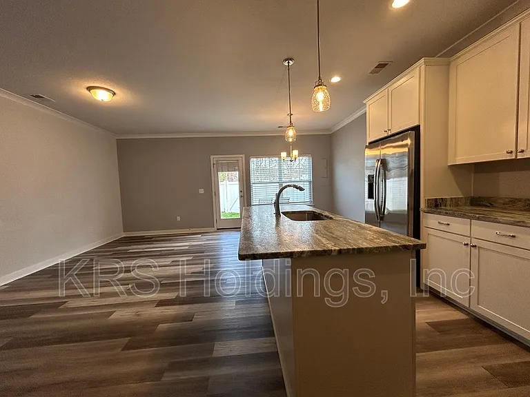 4724 Kilby Dr — Photo 2