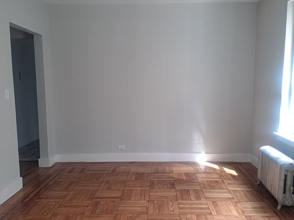 5th image of 4863 Broadway APT 2R