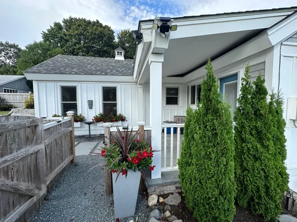 173 E Shore Rd, Jamestown, RI 02835