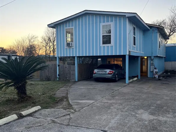 950 11th St, San Leon, TX 77539