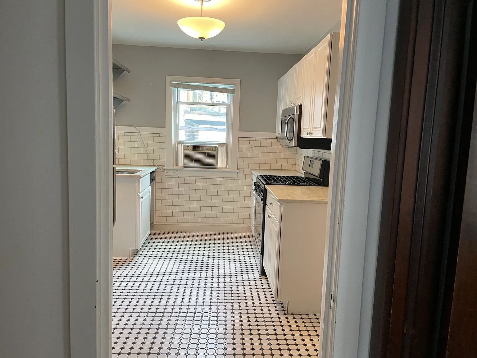 2 bed, 1093 sqft, $2,150 — Photo 2