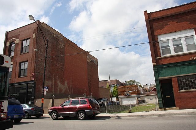 1st image of 1814 W Grand Ave