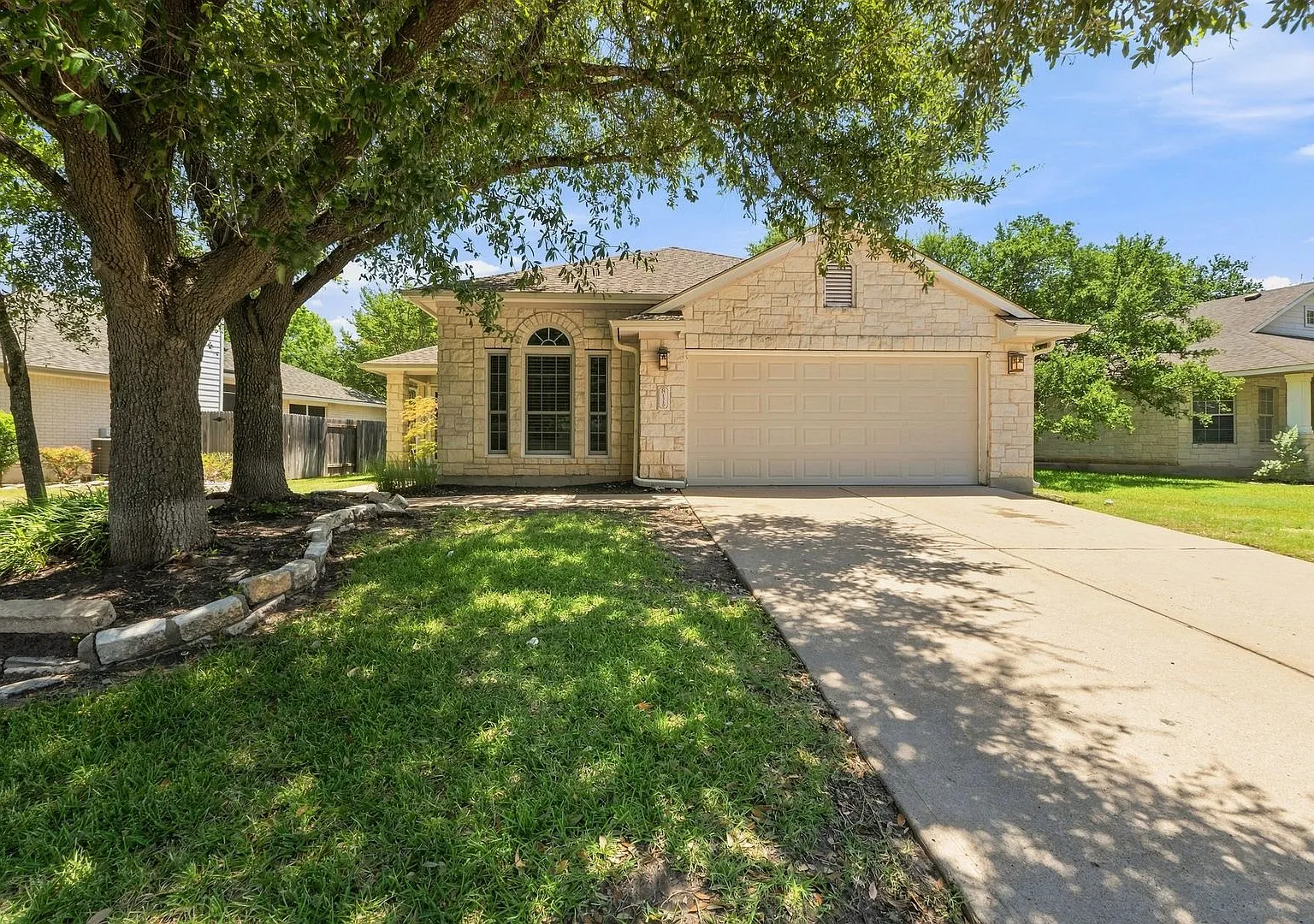 Lakeline Oaks Home For Lease - Fresh paint + dedicated office + amazing location! — Photo 1