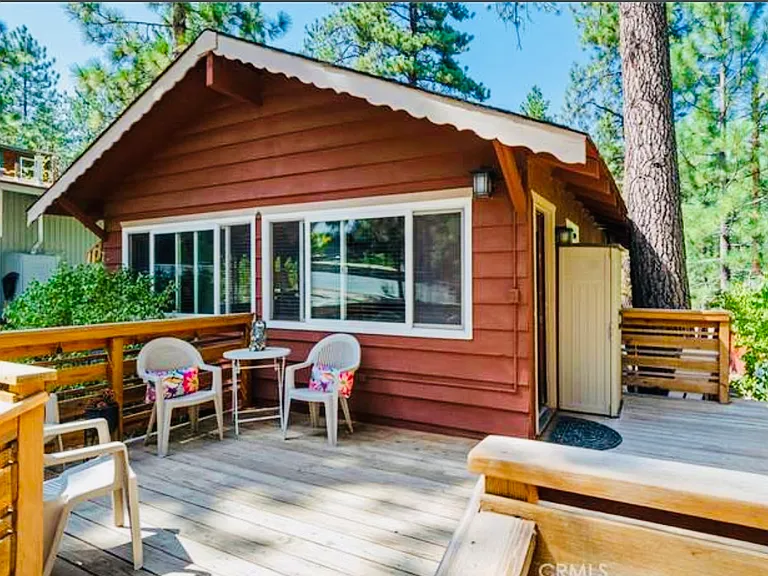 Large spacious deck to accomodate family and friends for gathering or sit and enjoy the mountain view as you relax and enjoy your coffee.