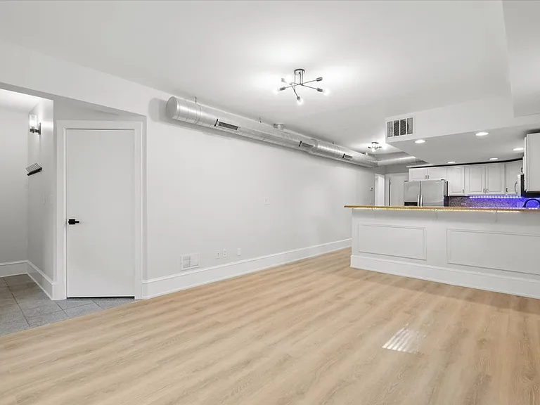 859 W Wellington Ave #G — Photo 3