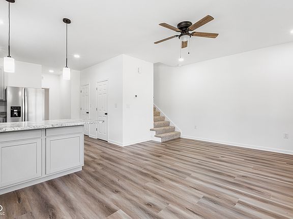 3rd image of 1845 Heathglen Cir