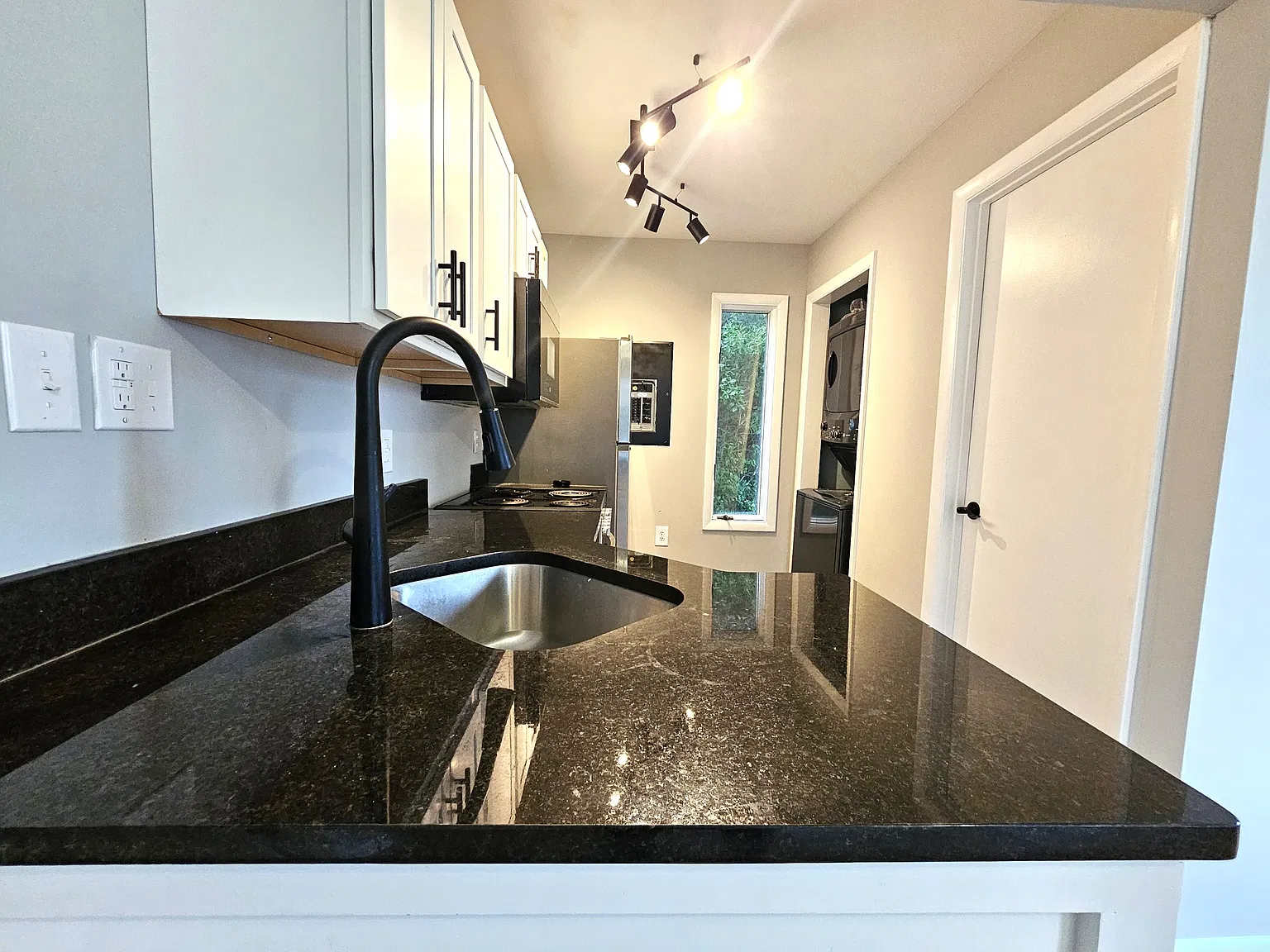 207 Monticello Avenue - B — Photo 4
