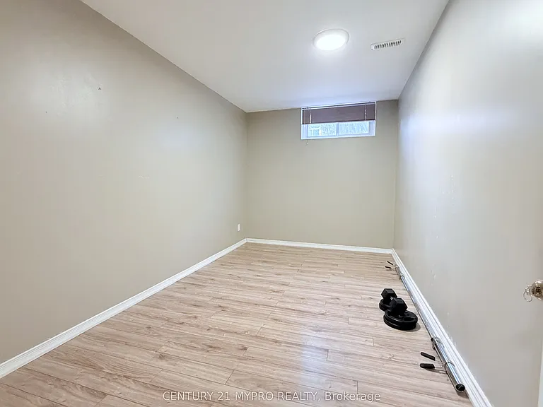 62 Geraldton Cres #LOWER — Photo 5