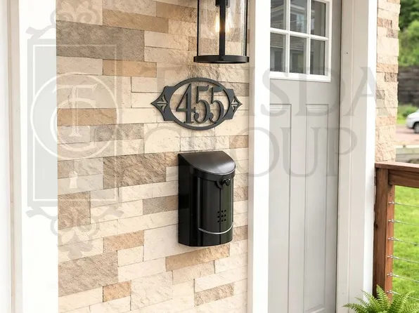 Avail July 1st- Renovated Twin Home in Mt Washington, AC, Laundry, DW, Bonus Room, Yard, Pets Wel..., 455 Kathleen St, Pittsburgh, PA 15211