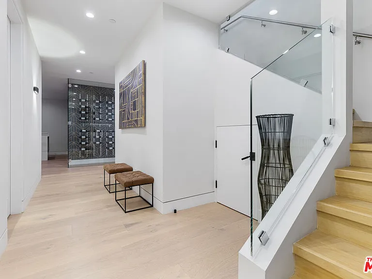 731 N Curson Ave — Photo 29