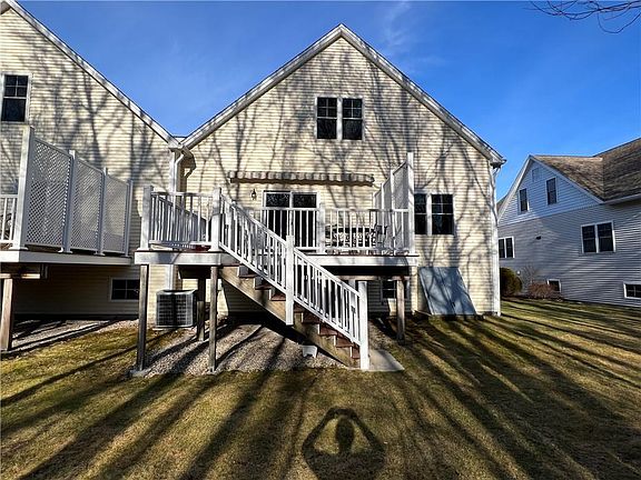 3rd image of 45 Southwinds Dr