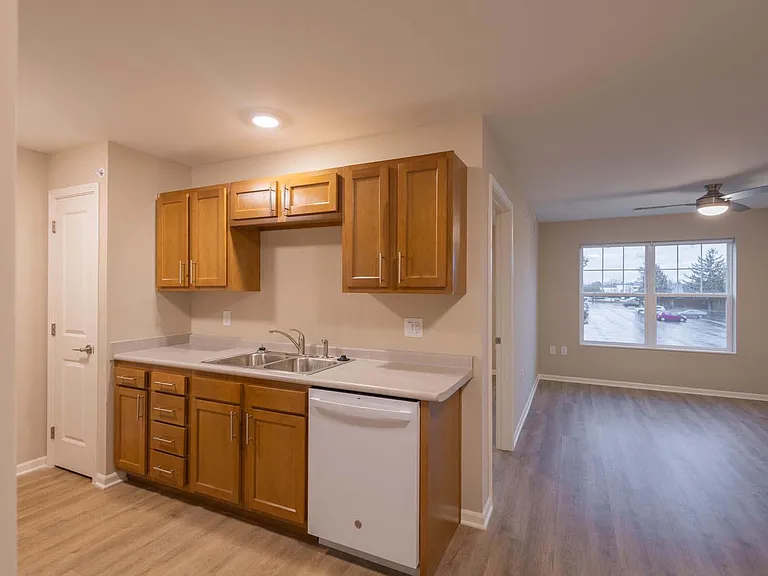 Juniper Crossing — Photo 15