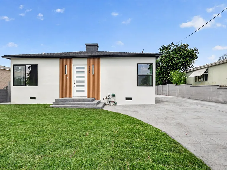 2325 N Naomi St — Photo 4