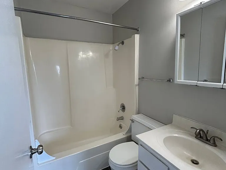 Candlelite Apartments — Photo 104