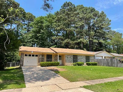 3 bed, 1235 sqft, $1,350 — Photo 1