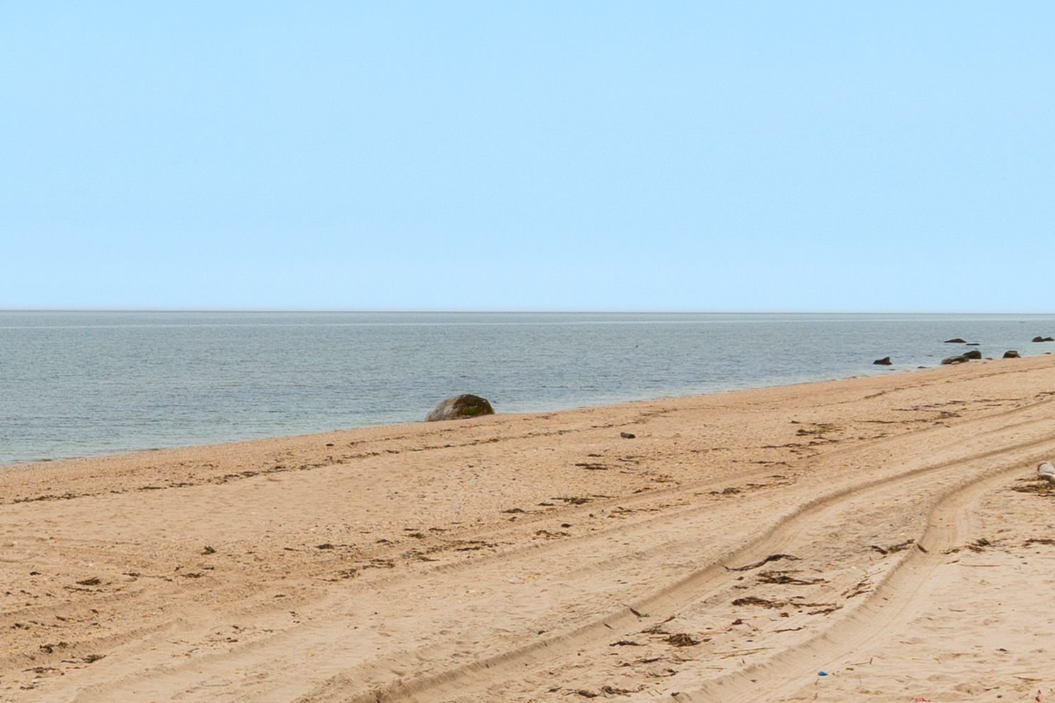  Easy access to community Beach 