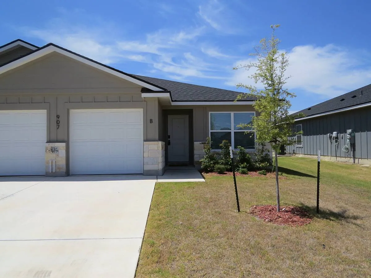 907 Switchgrass Dr #B in Killeen, TX 76543 — Photo 2