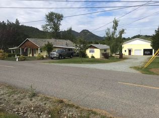 795 E St, Riddle, OR 97469