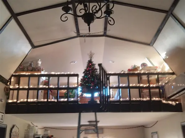 521 12th St, Randlett, OK 73562