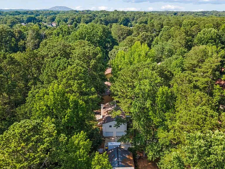 2506 Kingsley Dr NE — Photo 41