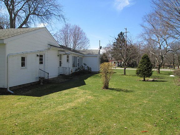 5th image of 815 Northlawn St NE