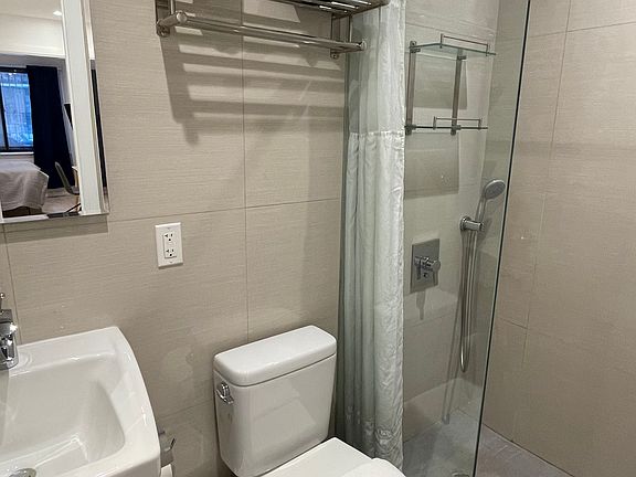 2nd image of 111 E 39th St APT 1F