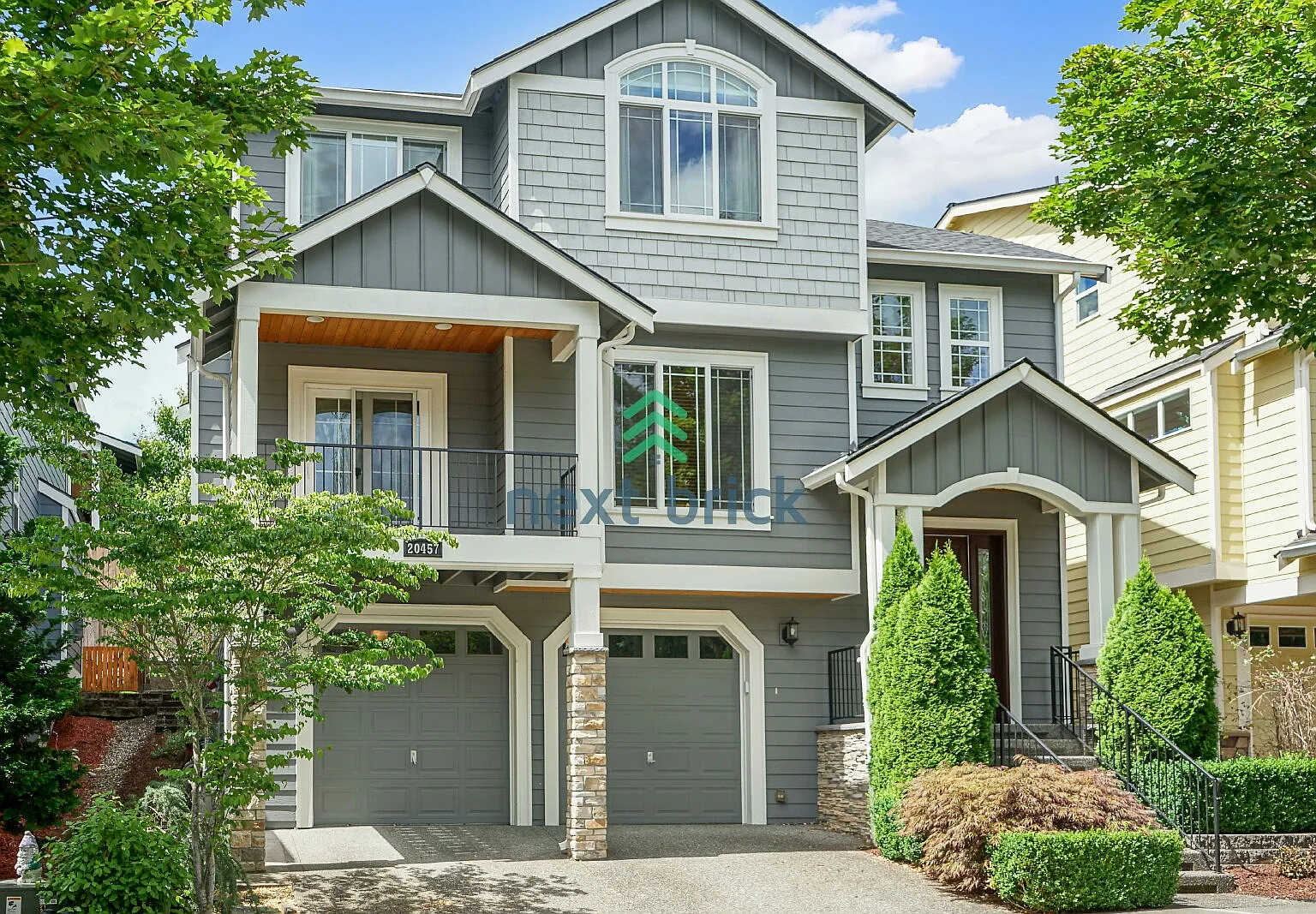 Stunning 3-Bedroom, 3.5-Bathroom Home in Desirable Woodinville — Photo 1