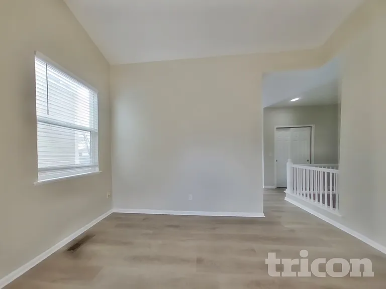565 Winebrook Way — Photo 3