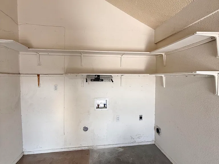 1884 Lyman Dutton Cir — Photo 21