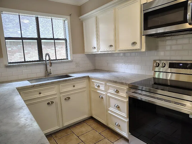 2823 Whitman Dr — Photo 11