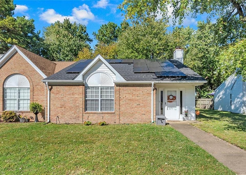 1st image of 32 Holly Hill Ln