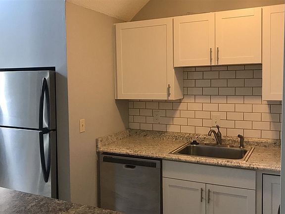 4th image of 1307 Bradley Dr