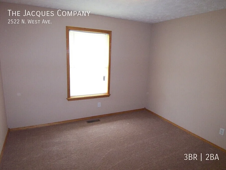 3 Bedroom 2 Bath Home in Quiet North Side Subdivision — Photo 3