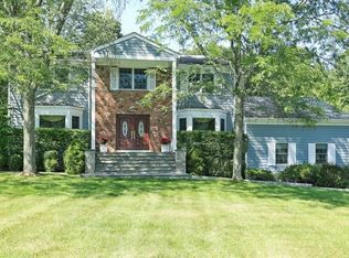 2 Leddy Ln, Pleasantville, NY 10570